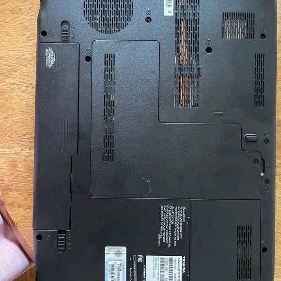 Toshiba Black Laptop with Windows working well but it’s old